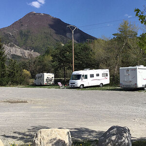 Aire de Stationnement de Camping Cars Veynes2.jpg