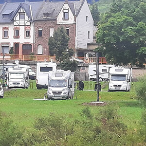 Wohnmobilstellplatz an der Moselbrücke2.jpg