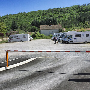 Aire de Camping-Car Vallon-Pont-D'Arc 1.jpg