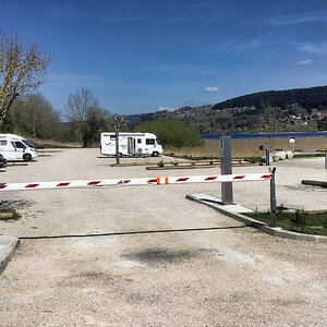 Aire Camping-Car Saint-Point Lac 1.jpg