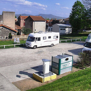 Aire Municipale Perignat Les Sarlieve 1.jpg