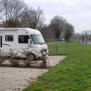 Aire de Camping-Car Illiat 1.JPG