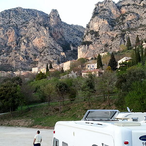 Aire de Camping-Car Moustiers-Sainte-Marie.jpg