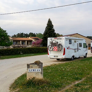 Aire de Camping-Car Domaine de Lumian.jpg