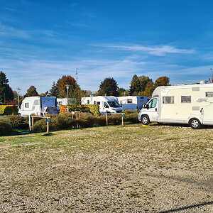 Wohnmobilstellplatz am Donaubad 2.jpg