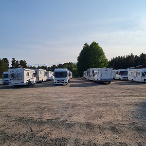 Parkeringen utanför Götene Folkets Park