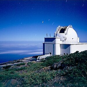 Isaac_Newton_Telescope,_La_Palma,_Spain.jpg