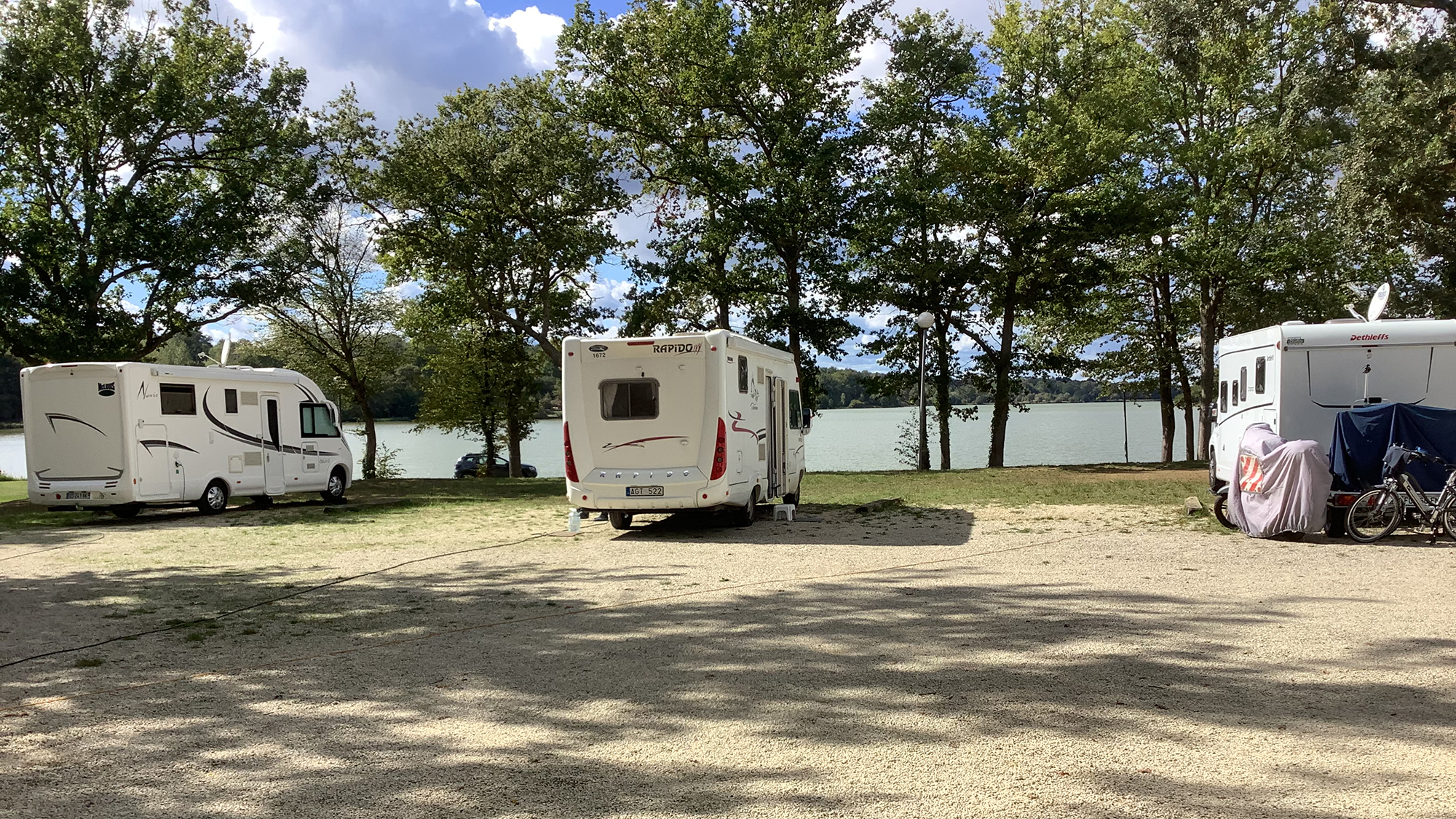 Aire Camping-Car de Lac de l'Uby 1.jpeg