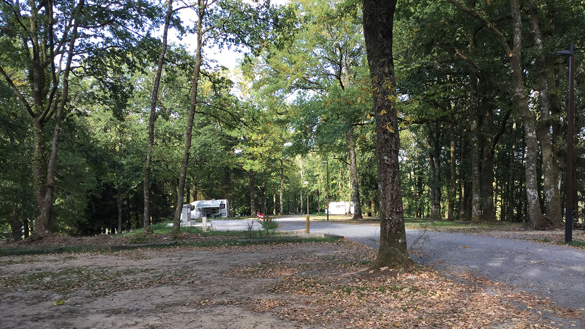 Aire Camping-Car Park du Lac du Saint-Pardoux Razès3.jpg