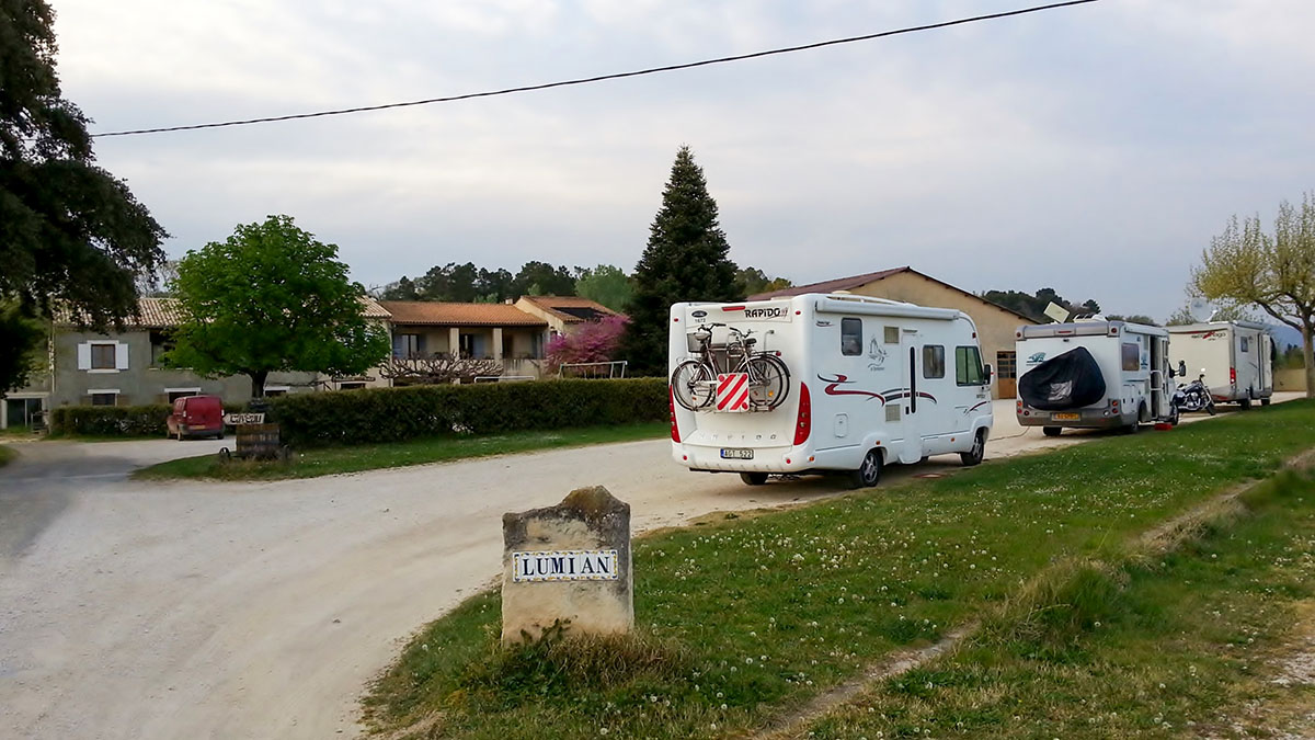 Aire de Camping-Car Domaine de Lumian.jpg