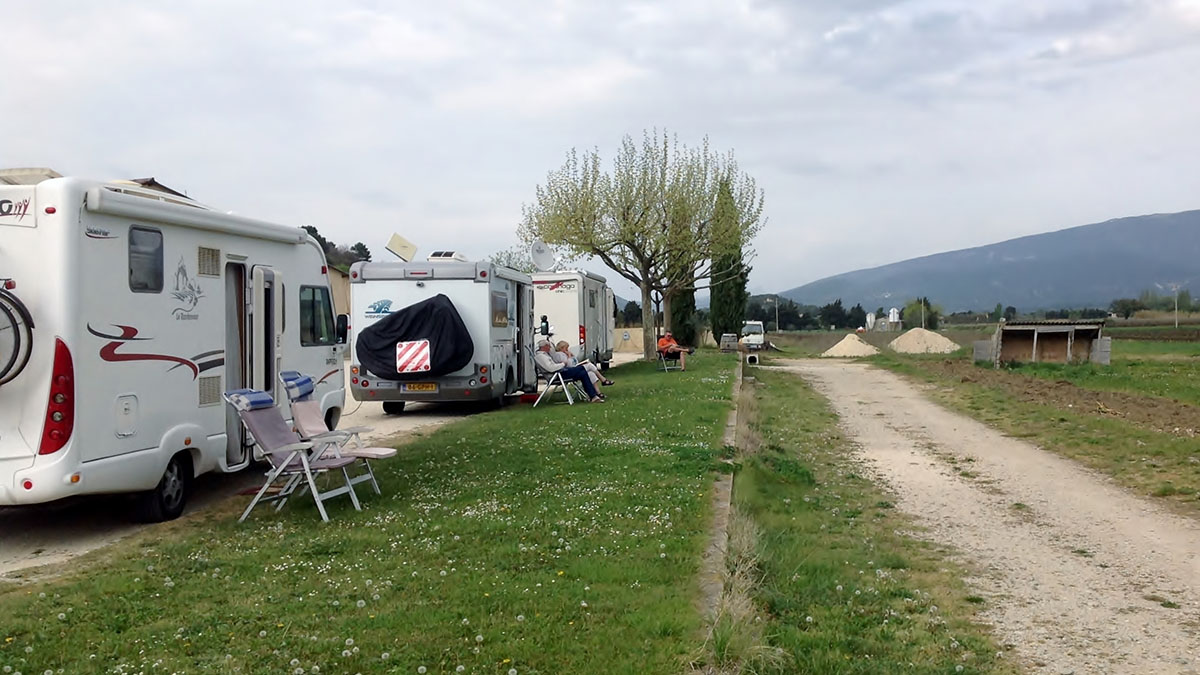 Aire de Camping-Car Domaine de Lumian2.jpg