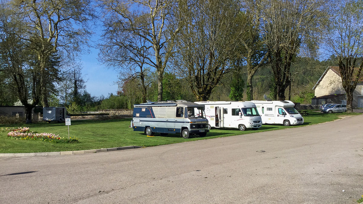 Aire de Camping Car d'Orgelet.jpg