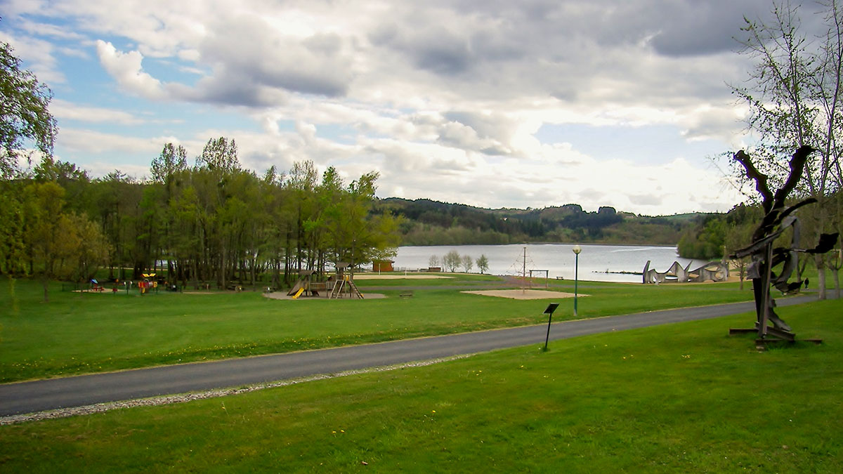 Aire de Camping-Car Lac d'Aubusson3.JPG