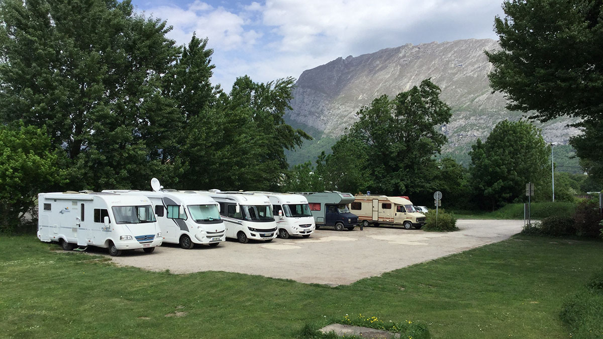 Aire de Camping-Car Sassenage.jpg