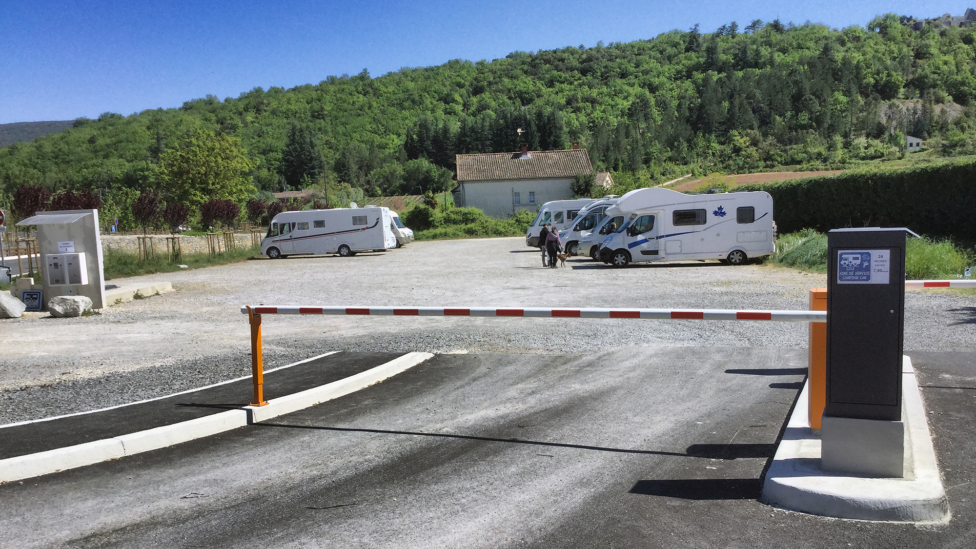 Aire de Camping-Car Vallon-Pont-D'Arc 1.jpg