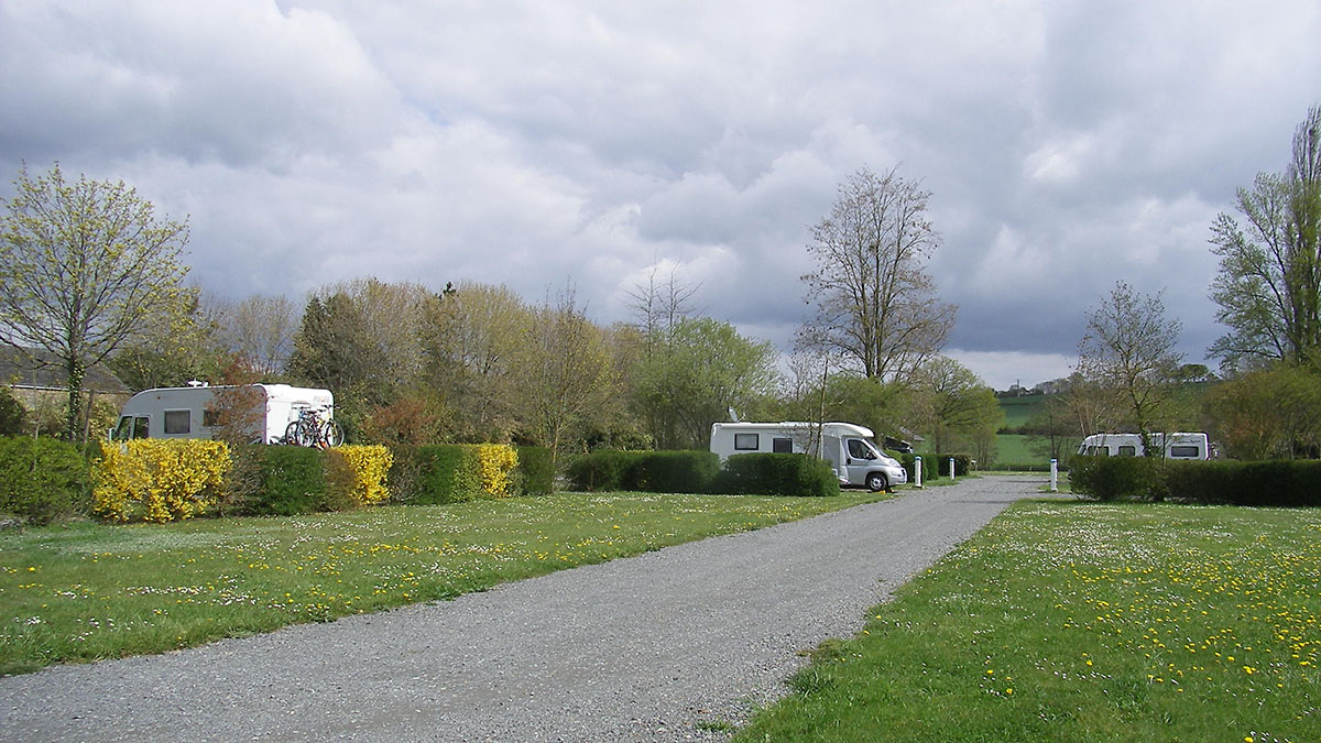 Aire de Camping-Cars de Saint-Jean-sur-Mayenne.jpg