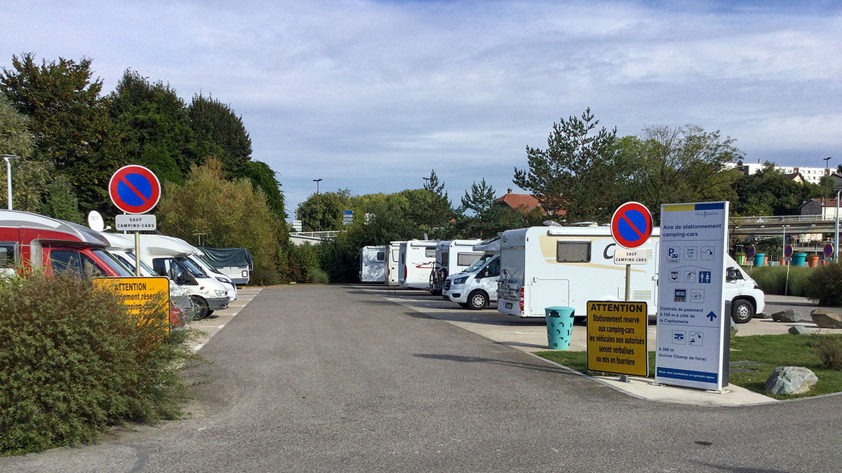 Aire de Stationnement Camping-Cars Montbeliard.jpeg