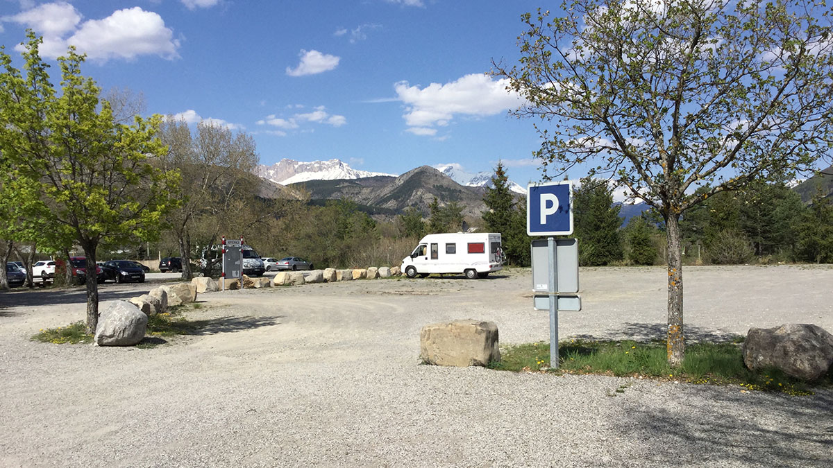 Aire de Stationnement de Camping Cars Veynes.jpg