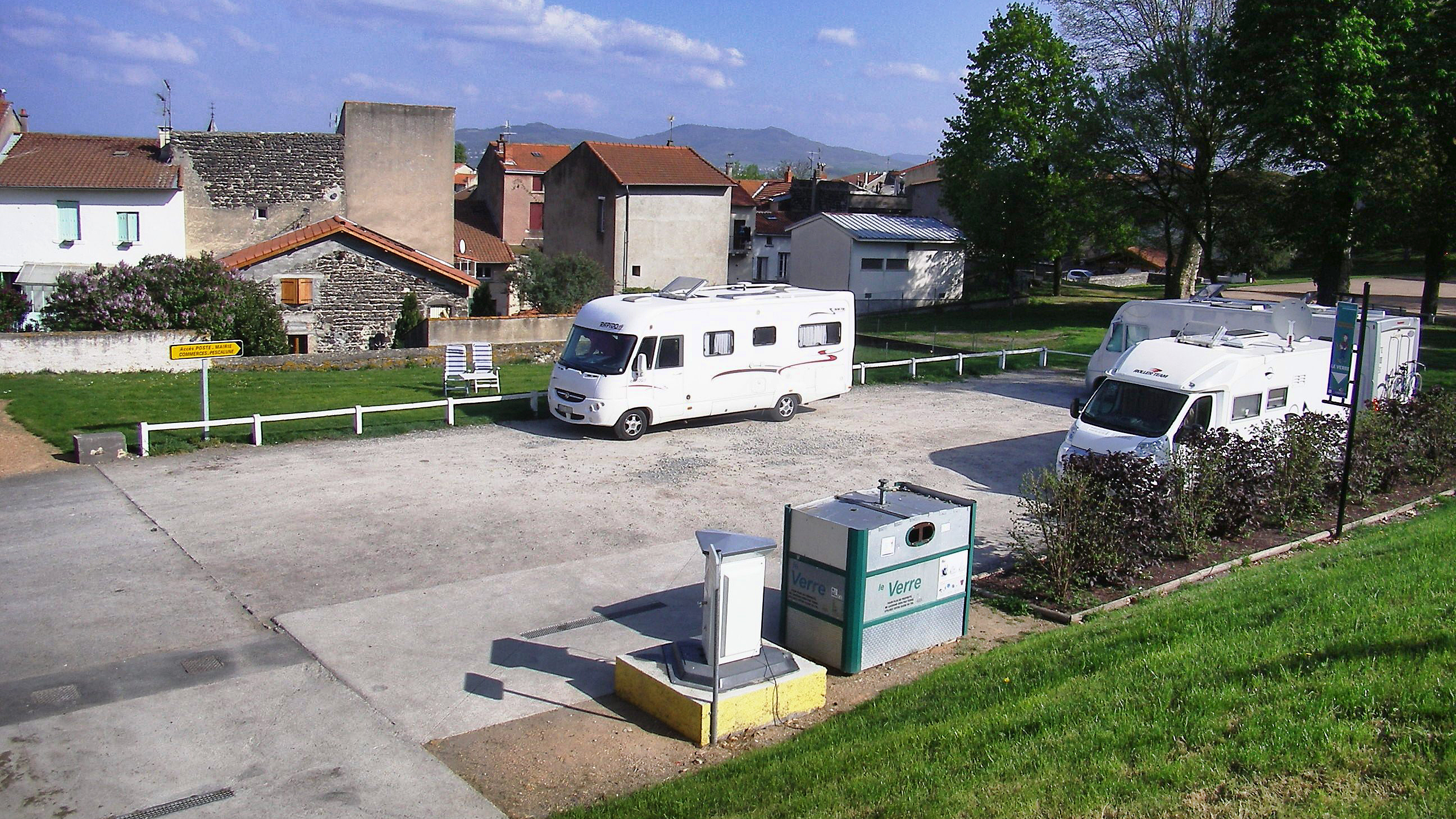 Aire Municipale Perignat Les Sarlieve 1.jpg