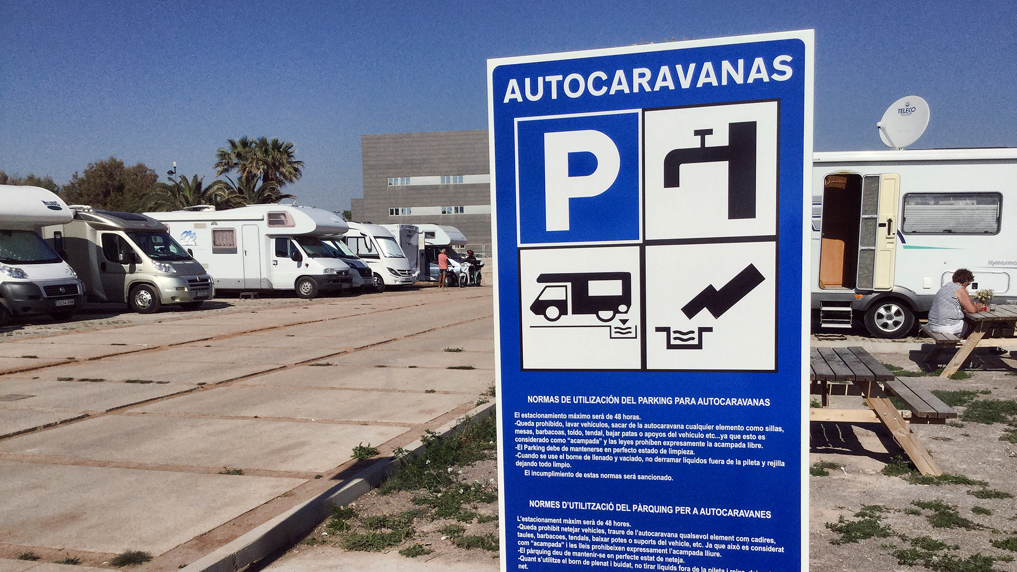 Parking Autocaravanas Playa del Pinar 1.jpeg