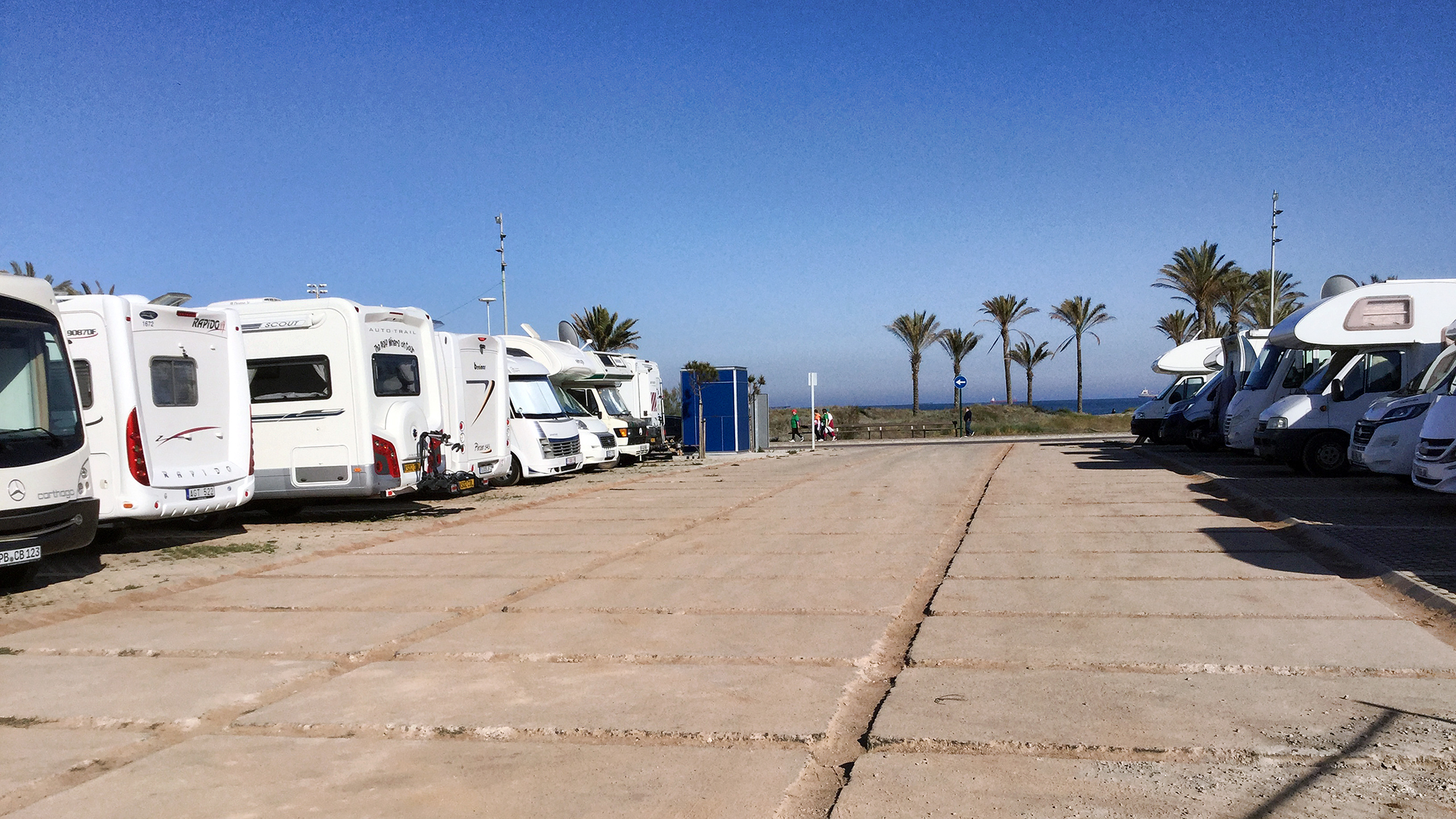 Parking Autocaravanas Playa del Pinar 2.jpeg