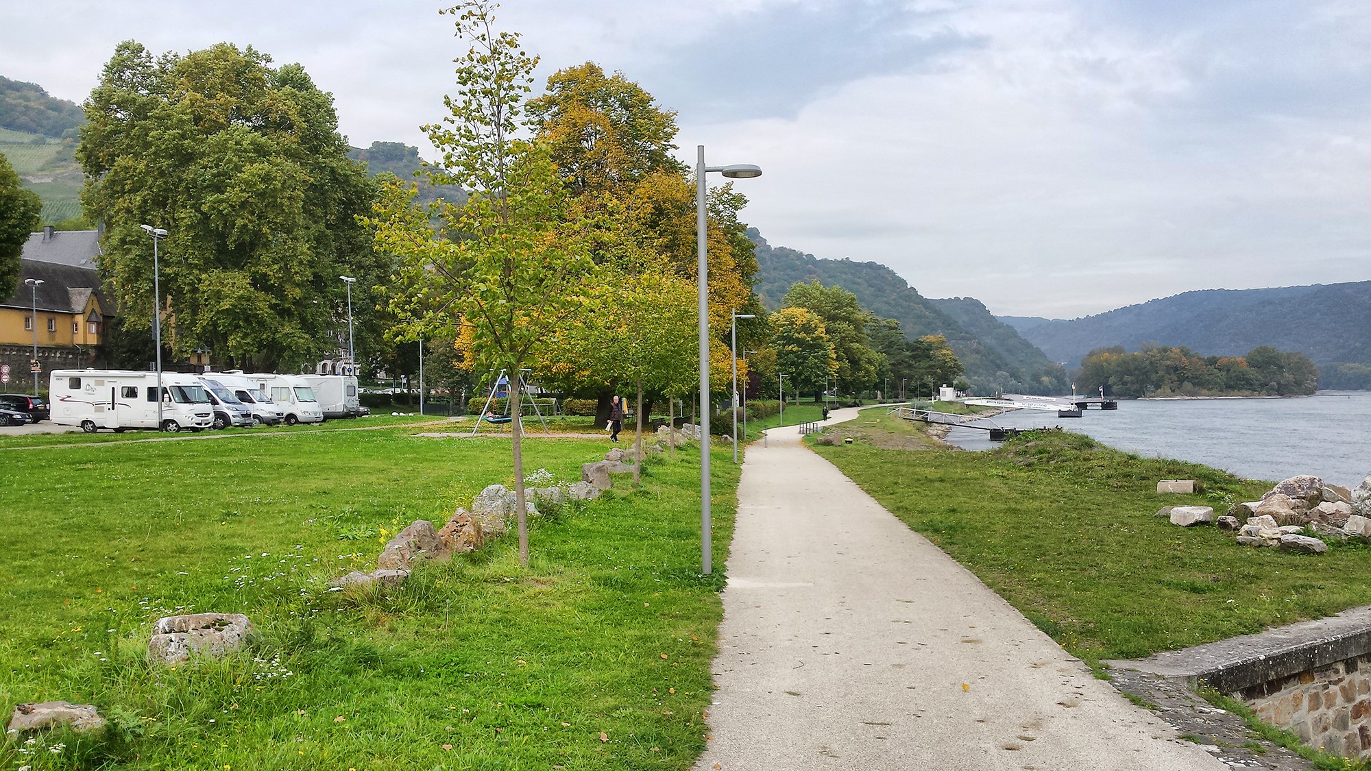 Reisemobilstellplatz der Stadt Bacharach.jpg