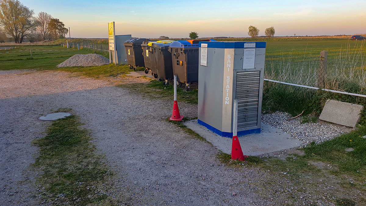 Wohnmobilhafen am Flugplatz Schachtholm NOK5.jpg