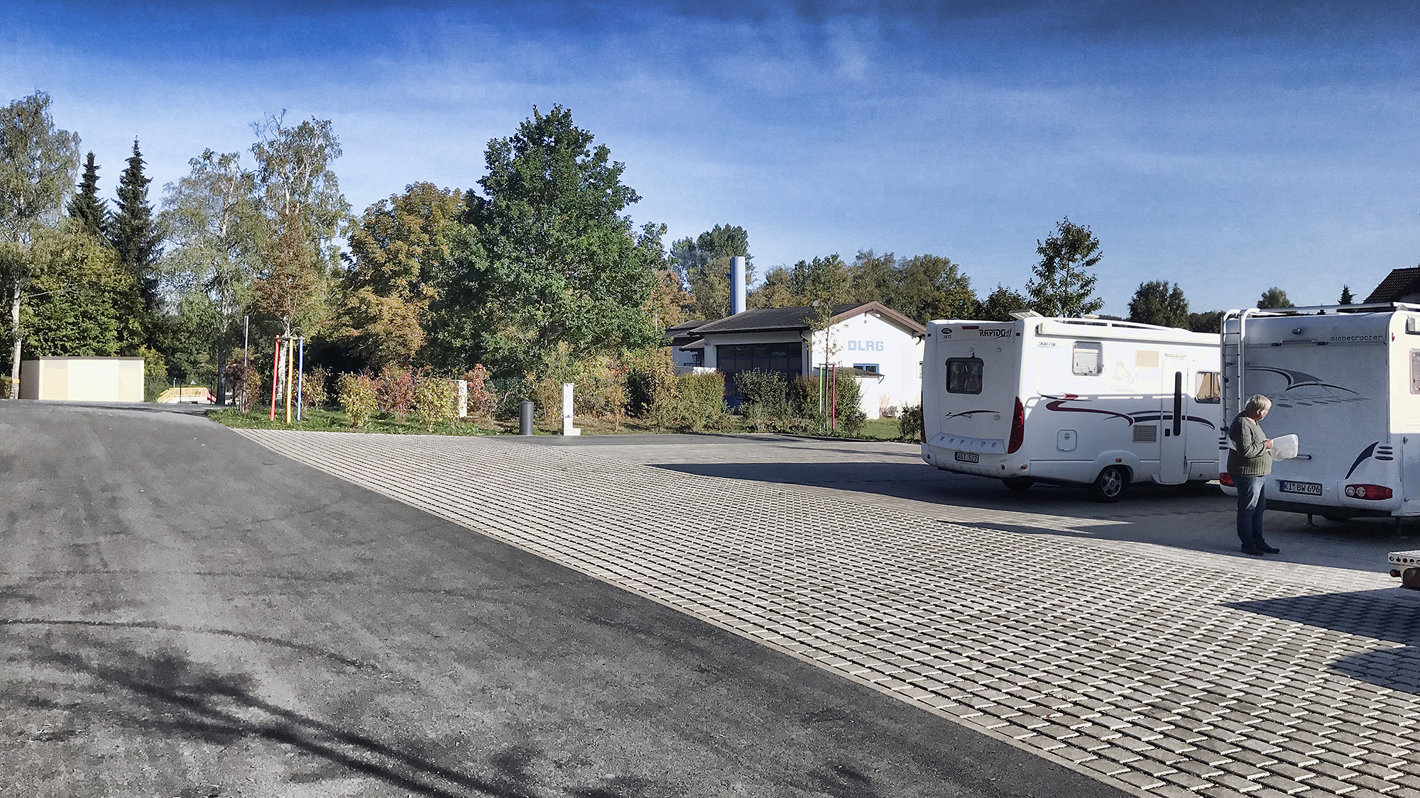 Wohnmobilstellplatz am Hallenfreibad 1.jpg