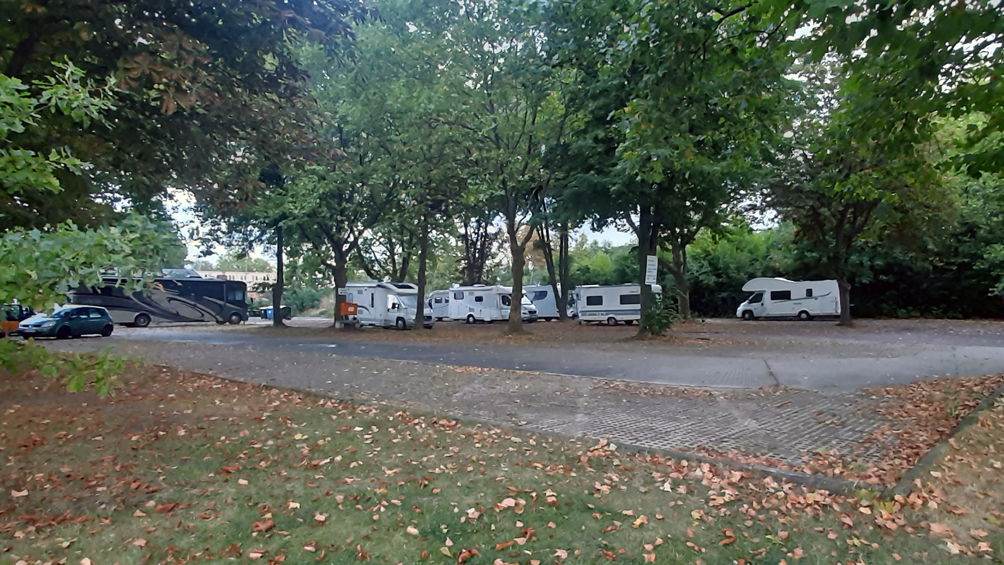 Wohnmobilstellplatz der Pension El Retiro 1.jpg