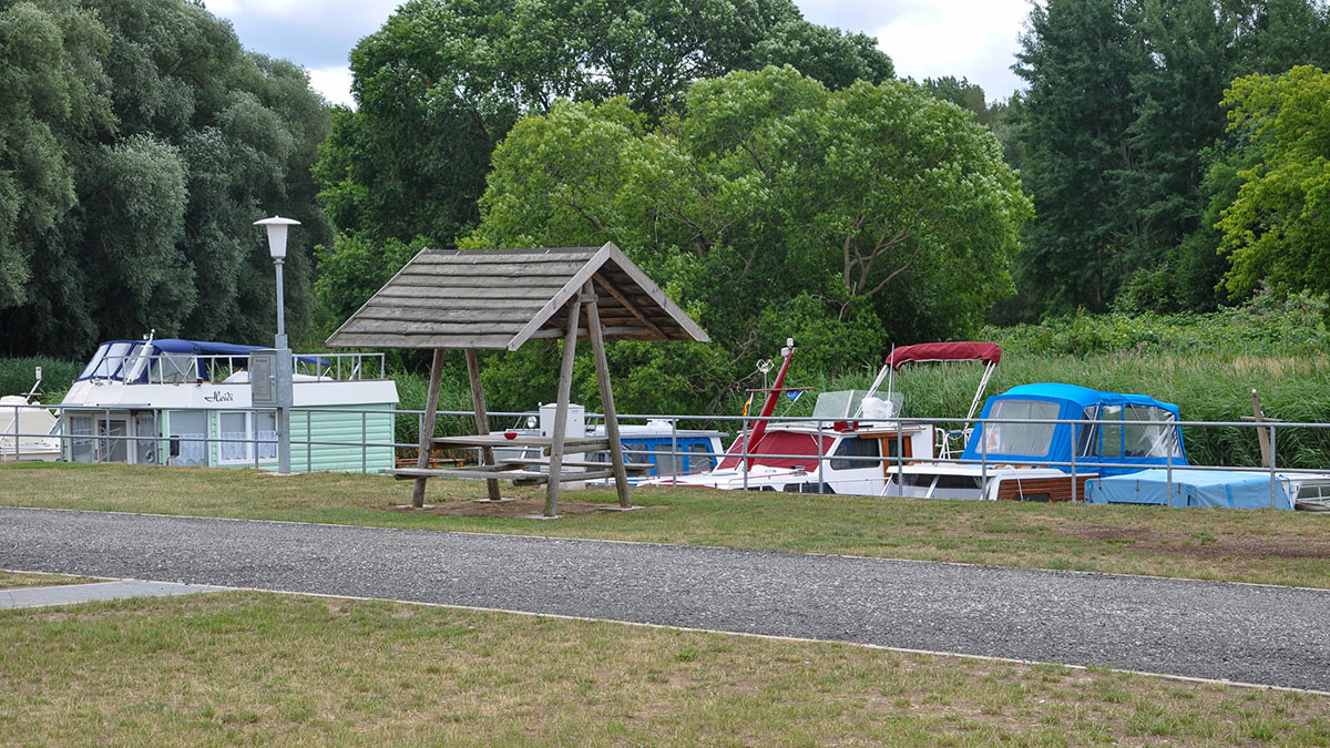 Wohnmobilstellplatz im Hafen am Speicher8.jpg